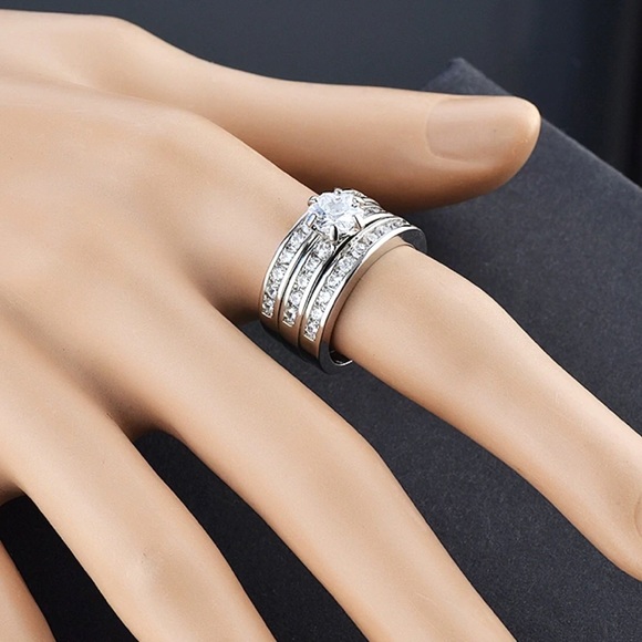 18K White Gold Plated Crystal Ring Set Size 6-9 - Picture 4 of 4